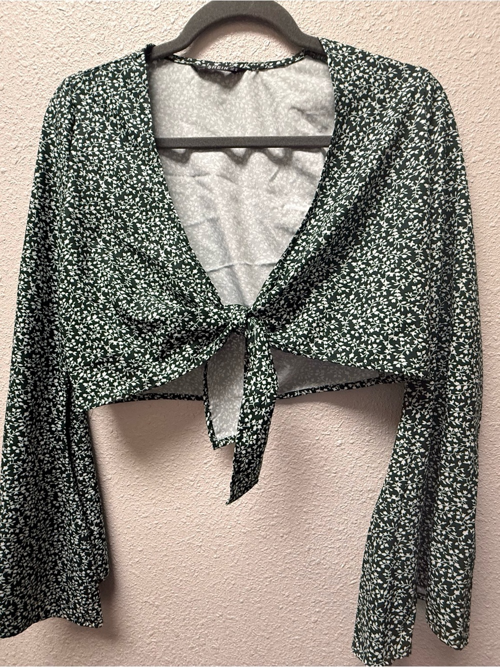 SHEIN Dark Green Floral Tie-Front Long Sleeve Crop Top